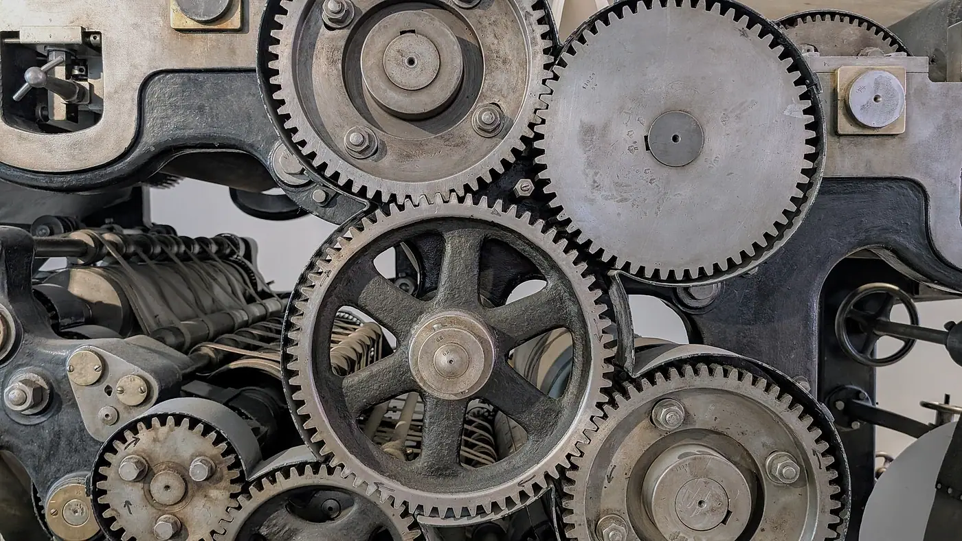 Industrial gear train with large spur gears